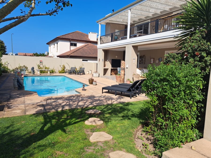 5 Bedroom Property for Sale in Whale Rock Western Cape